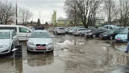 Двічі на тиждень: на луцькому авторинку "ганятимуть" паркохамів (фото)
