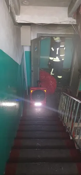 Рятувальники евакуювали семирічну дитину: деталі пожежі на вулиці Ніла Хасевича у Луцьку (фото)