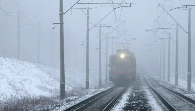 Попри негоду «Укрзалізниця» не скасувала жодного рейсу