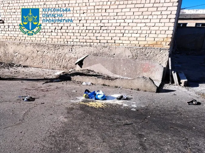 Росіяни на Херсонщині з безпілотників атакували цивільних, що стояли у черзі за гуманітаркою