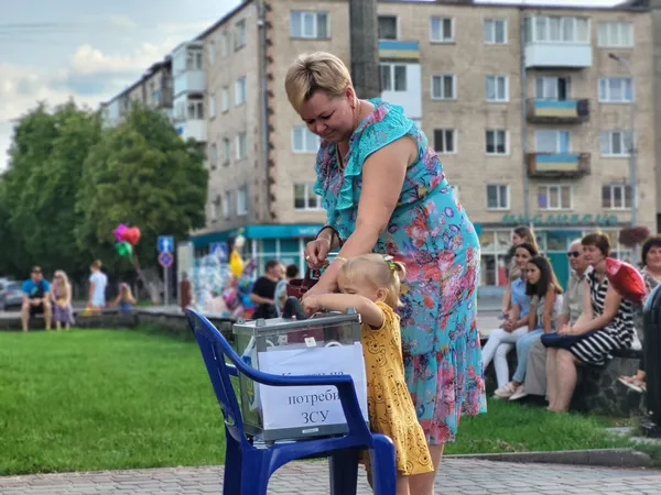 У Ковелі біля фонтану відбувся концерт на підтримку ЗСУ (фото)