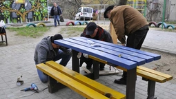 У луцькому дворі організували суботник (фото)