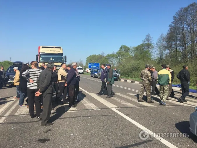 Блокада траси «Ковель-Ягодин»: водії погрожують їхати «через» протестувальників