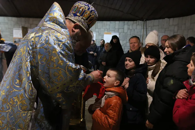 У першому храмі Луцька, якому майже тисяча років, помолилися перед стародавньою іконою (фото)