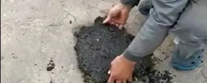 Асфальт можна відірвати руками: у селі на Волині жаліються на ремонт дороги