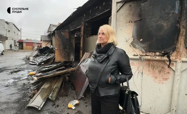 Суцільне згарище: як виглядає місце влучання дрона у Луцьку на другий день після атаки (фото)
