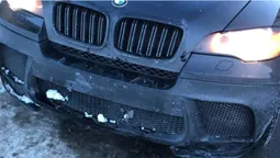 Луцьком їздила водійка на BMW X5 без номерів (фото)