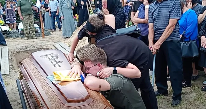 Понад два роки вважався зниклим безвісти: на Волині попрощалися з Героєм Володимиром Величком (фото)