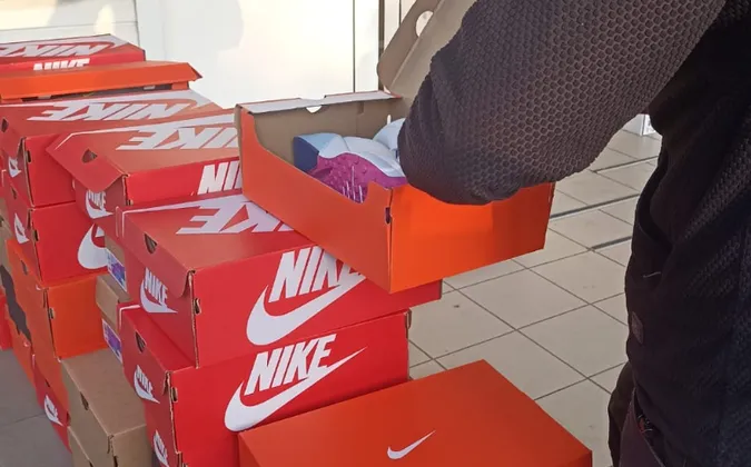 Автошини Michelin та одяг і взуття Nike: через «Устилуг» незаконно везли 113 кг брендового товару (фото)