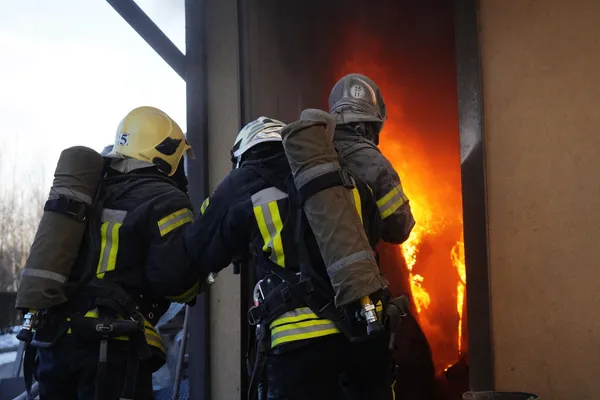 У Луцьку рятувальники ліквідували пожежу в котельні закладу (фото, відео)