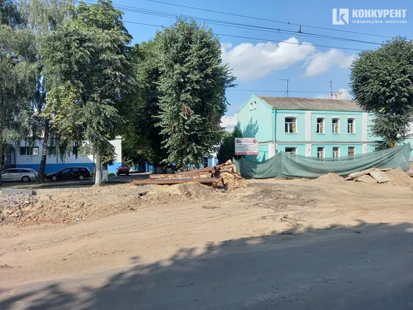 Замінюють мережі: що коїться на проспекті Волі (фото)