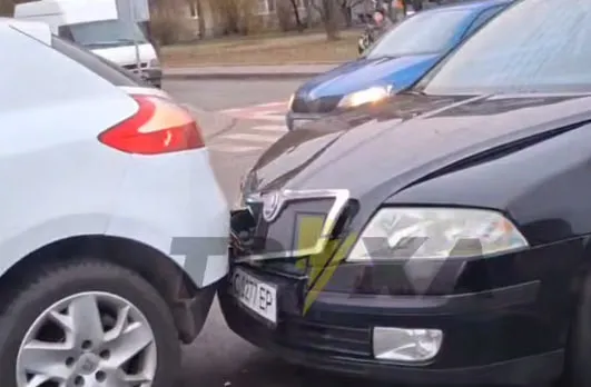 У Луцьку біля «Порт Сіті» – тягучка через аварію (відео)