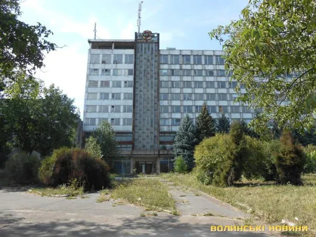 Руїни Нововолинського заводу СТО
