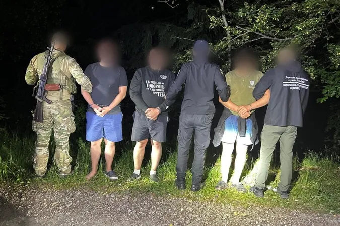 Волиняни за 10 тис. «зелених» хотіли втекти з країни на конях, а в них стріляли (фото)