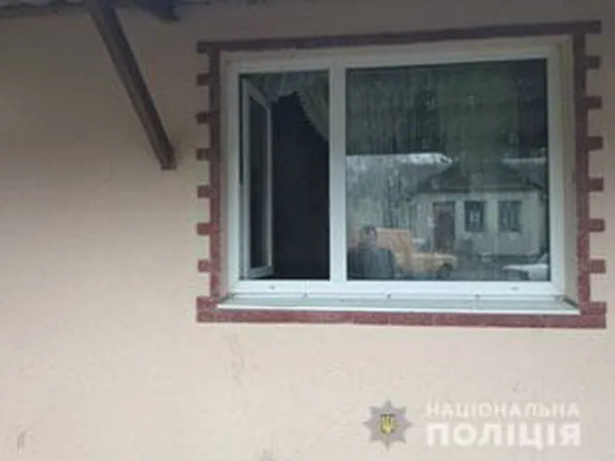 Заліз через вікно: у Горохові з магазину вкрали гроші