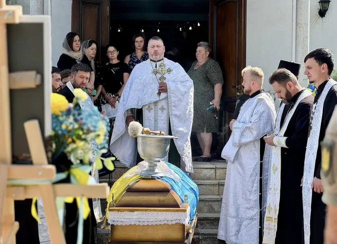 У Нововолинську попрощалися з воїном Миколою Селещуком (фото)