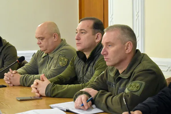 Укриття, система оповіщення та «тривожні кнопки» у закладах освіти: голова ОДА Іван Рудницький провів велику нараду