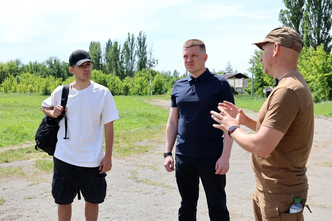 Популярний співак YAKTAK вчився надавати домедичну допомогу у Центрі національного спротиву Волині (фото)