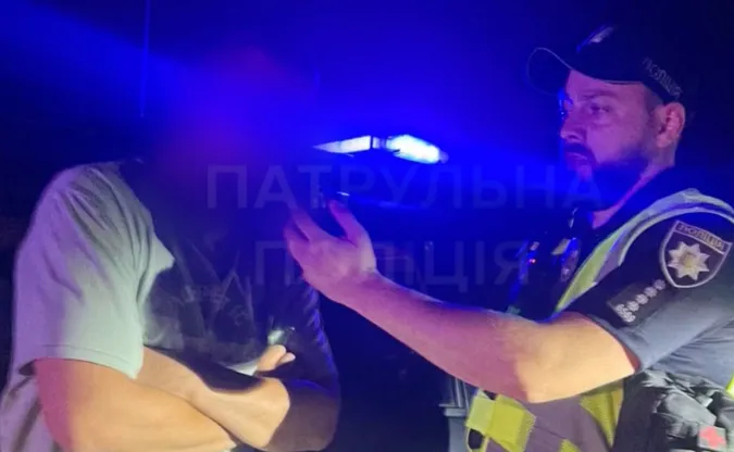 Втікав і на машині, і пішки: у Луцьку патрульні «спалили» пʼяного водія (відео)