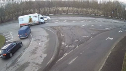 У Луцьку на перехресті вантажівка «знесла» легковик (відео)