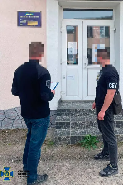 Старосту громади і поліцейського з Рівненщини підозрюють в організації схеми уникнення мобілізації (фото)