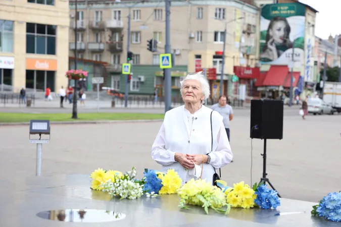Лучани в центрі міста вшанували річницю смерті Лесі Українки