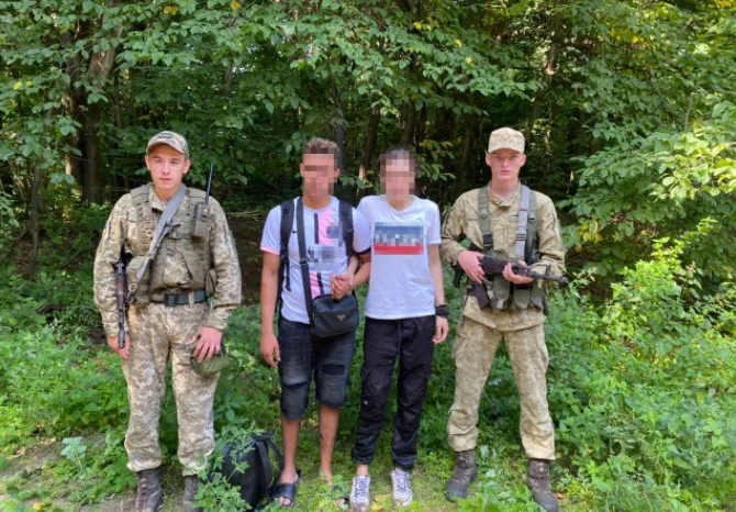 На Волині оштрафували алжирця, який хотів уплав переправити землячку в Польщу