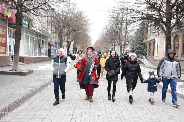 Офіційно: луцький кликун взявся до роботи (фото)