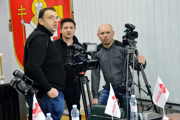 Журналістів на сесію прийшло значно більше ніж завжди. Всі розуміли, що цей день буде багатим на події. І не помилилися