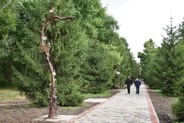 У Луцьку з'явилась унікальна алея ліхтарів (фото)