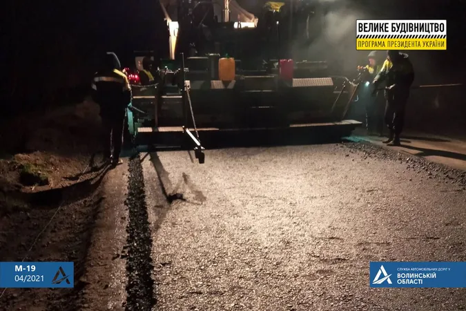 Цілодобово і без вихідних: на Волині ремонтують автошлях М-19 (фото)