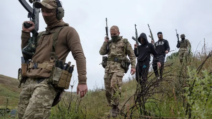 Україна формує кілька нових бригад, але не може їх озброїти, – ISW