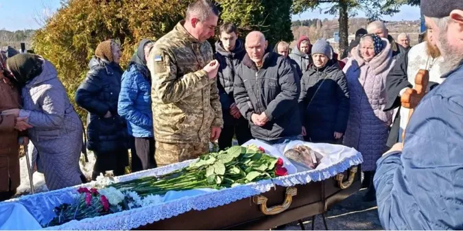 Громада на Волині провела в останню дорогу ветерана ЗСУ Володимира Шевцова (фото)