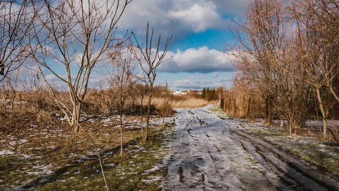 Відлига у Старому місті: луцький фотограф поділився атмосферними знімками