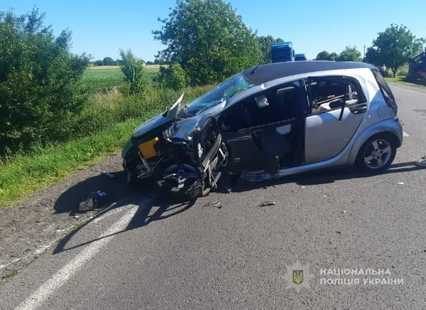 У Луцькому районі сталася жахлива аварія: легковик – у кюветі, люди – у лікарні