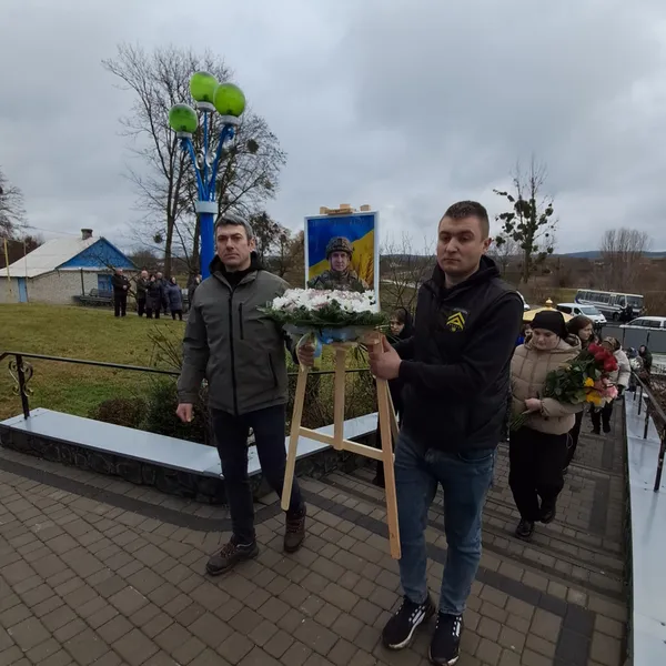 На Волині попрощалися із полеглим захисником Леонідом Рекрутом (фото)