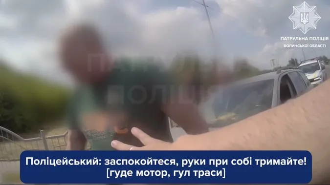 «Брикався» і кусався: у Луцьку патрульні оприлюднили деталі затримання агресивного депутата (відео)