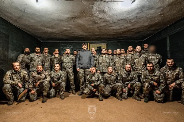 Бійці луцького «Любарта» отримали нагороди від командира «Азову» Дениса Прокопенка (фото)