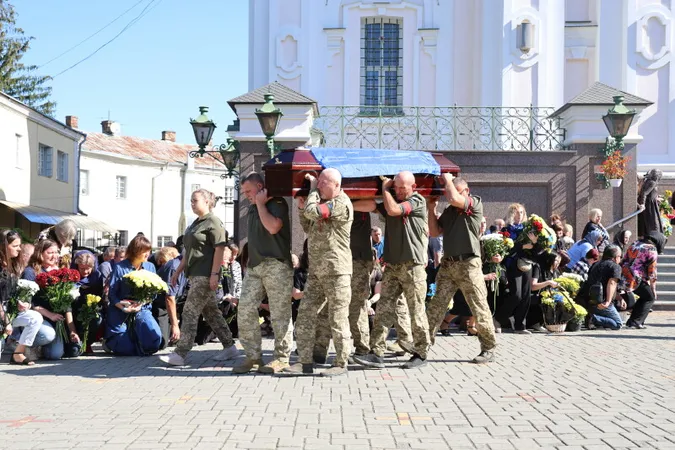 У Луцьку попрощалися із загиблим Героєм Анатолієм Хабовцем (фото)