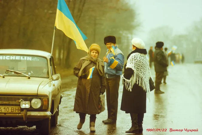 Луцький фотохудожник показав, яким був День злуки 29 років тому
