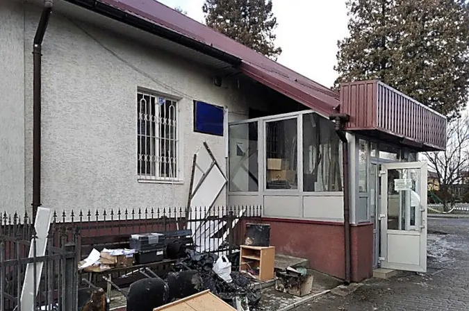 Підпал Любомльського суду: замовник – в розшуку, виконавця посадили