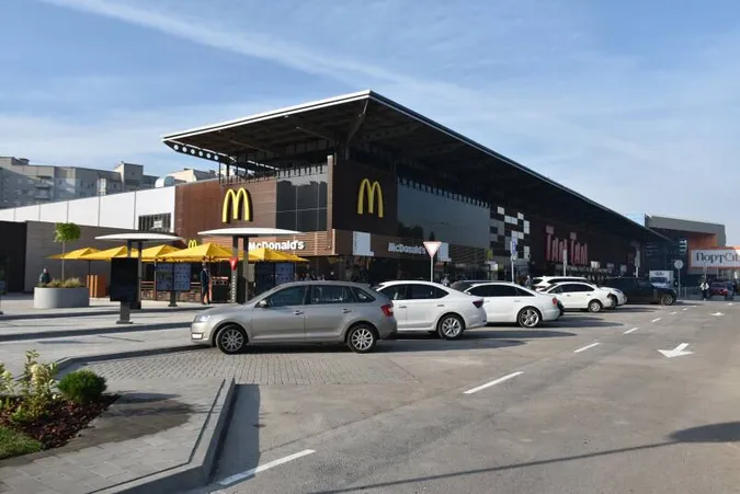 McDonald’s починає брати на роботу молодь з 16 років
