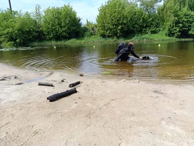 Що знайшли водолази на дні волинської річки (фото)