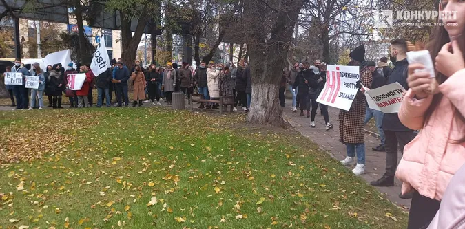 «Юра, виходь»: волинські підприємці страйкують під стінами поліції (фото, відео)