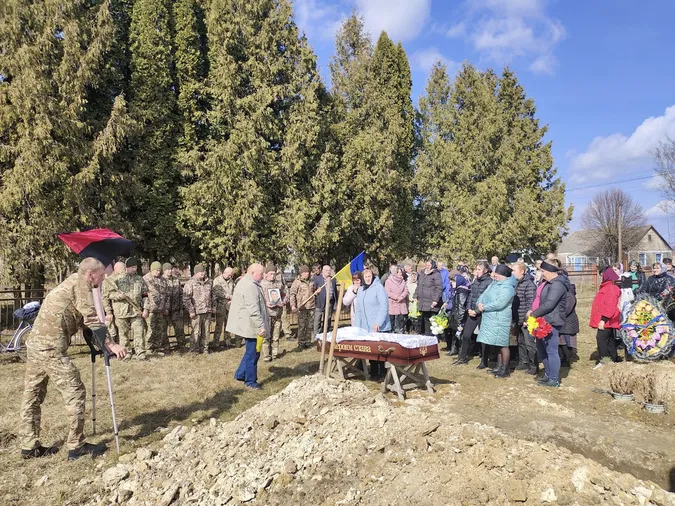 На Волині попрощалися із померлим воїном Миколою Тимощуком (фото)