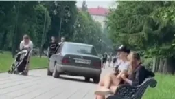 Центральною алеєю луцького парку роз’їжджало авто (відео)