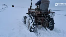 На Волині автомобілі потрапили до снігової пастки (відео)