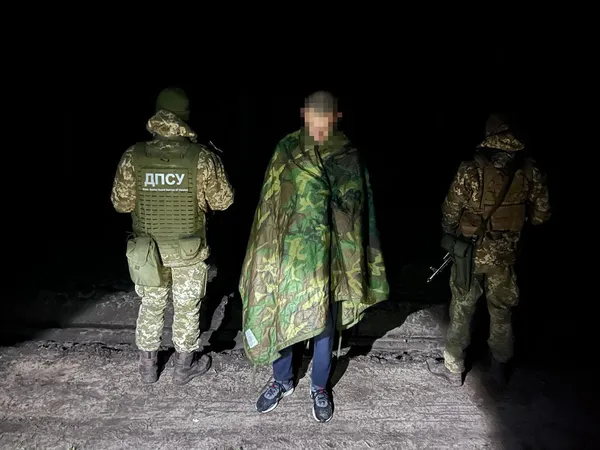 Змерз та промок: прикордонники зігріли 22-річного волинянина, якого зловили біля кордону