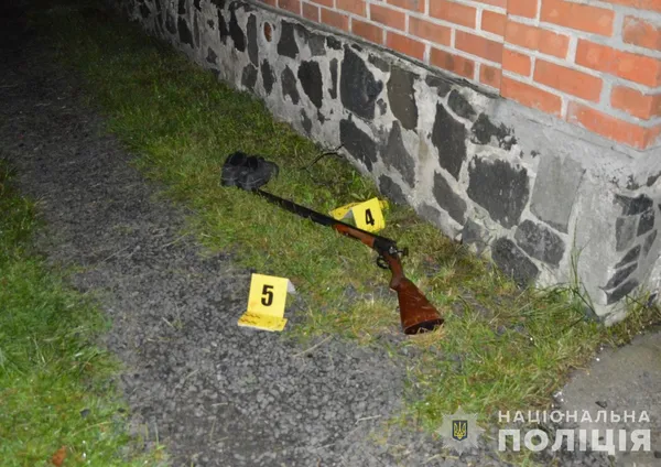 У Ківерцях п'яний чоловік стріляв у поліцейських та сусіда (відео)