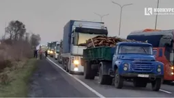 Під Луцьком заблокували дорогу на в'їзд: кожну автівку перевіряють з собаками (оновлено)